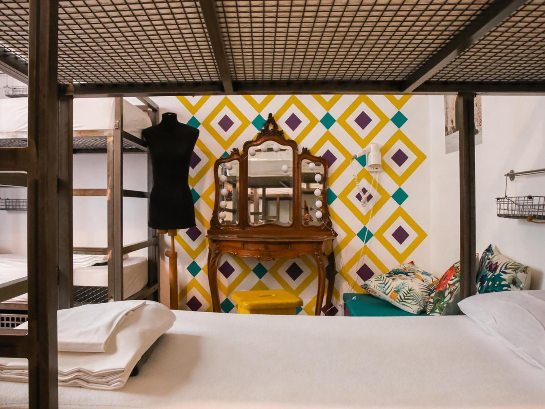 Cama em Dormitório Feminino com 6 Camas
